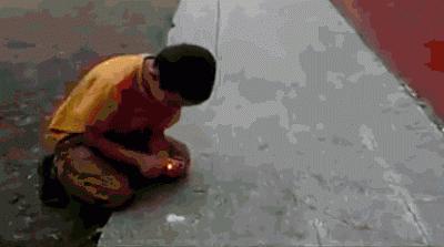 DƬ